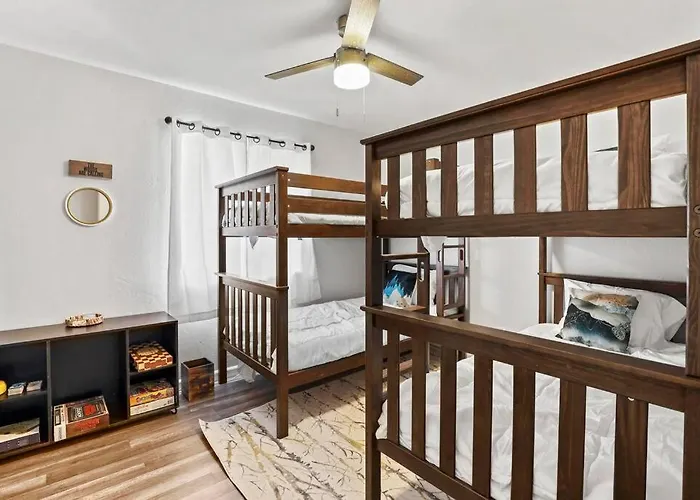 Holiday home Newly Remodeled Pet Friendly Strawberry Pine