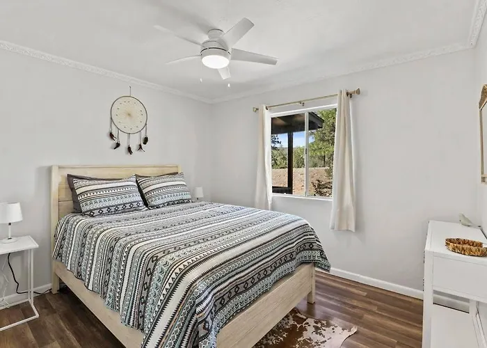 Holiday home Newly Remodeled Pet Friendly Strawberry Pine
